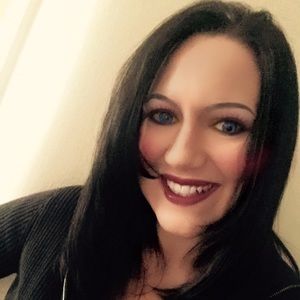 Meet your Posher, Laurie